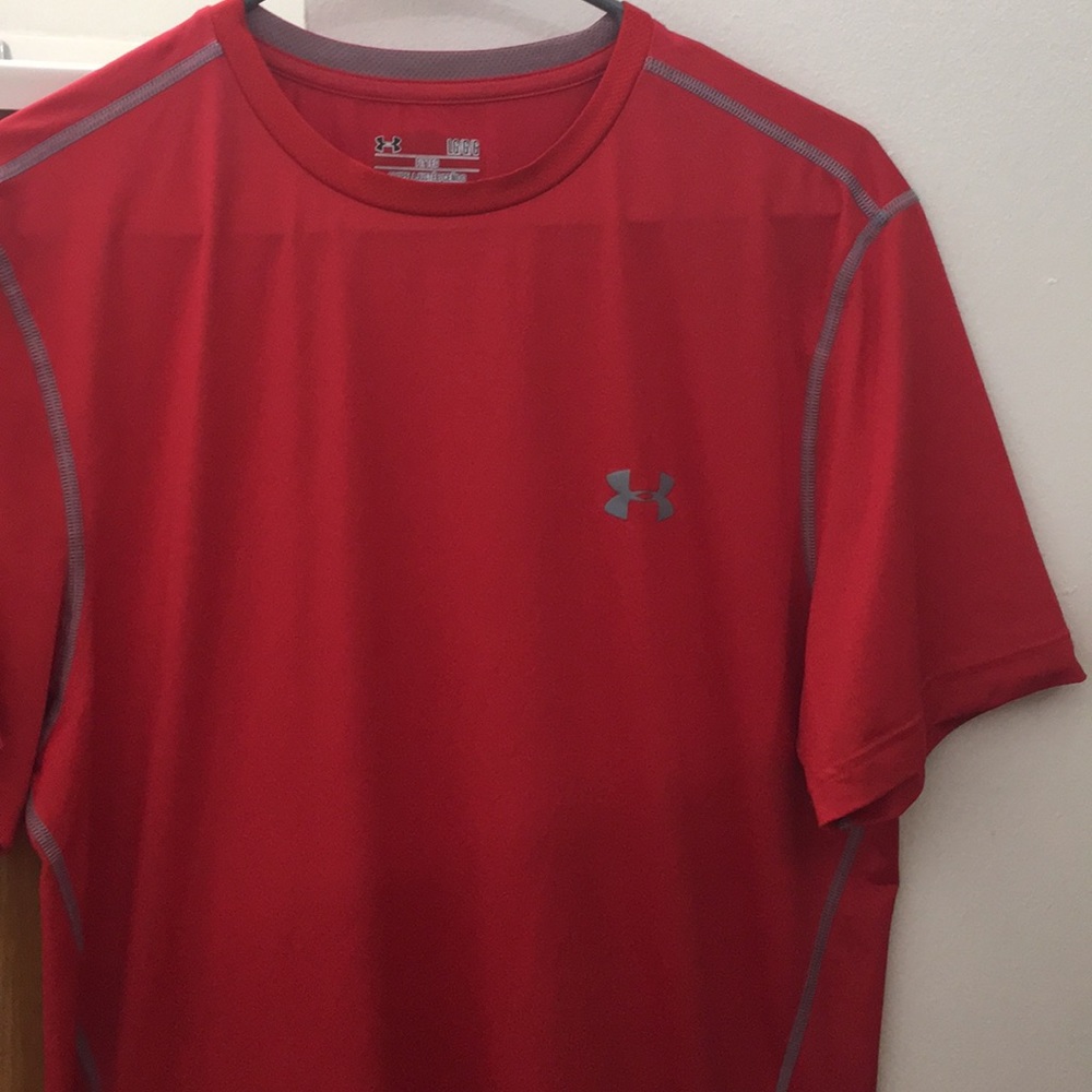 Under Armour - Red Fitted HeatGear TShirt